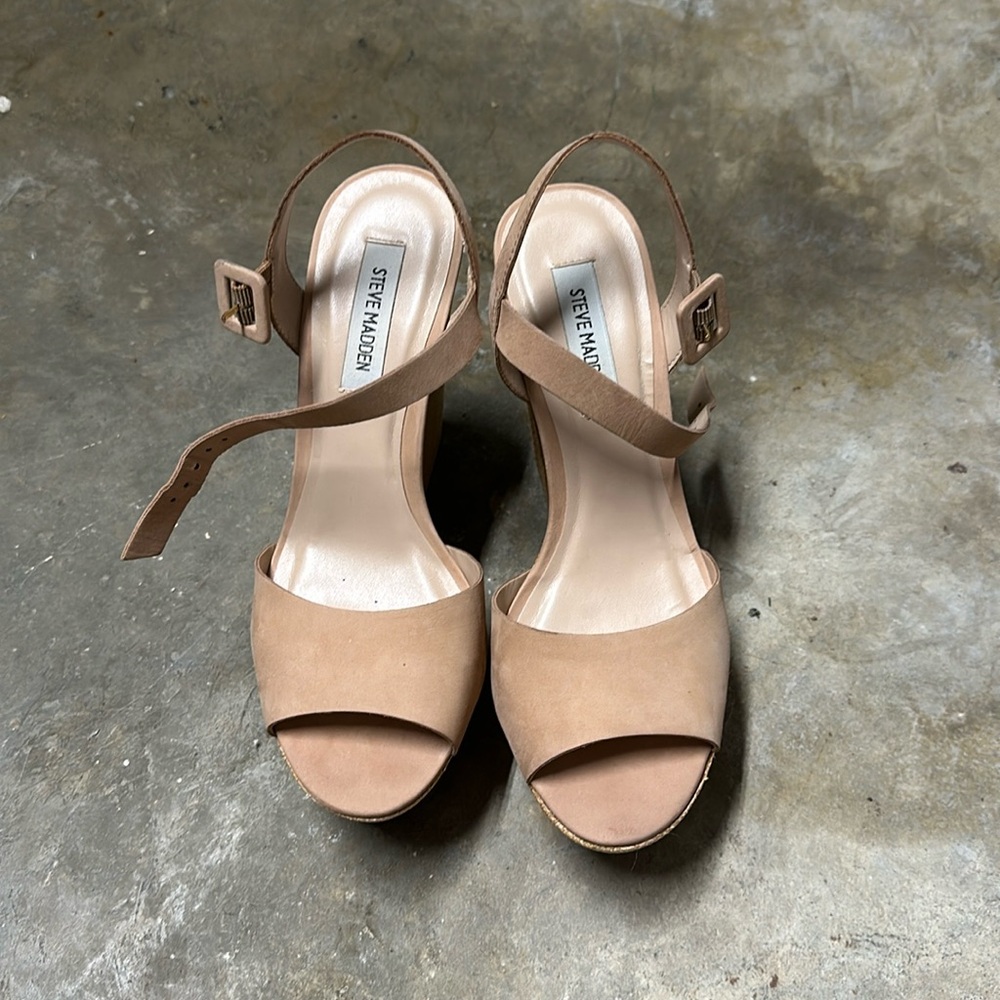 Steve Madden Beige wedges